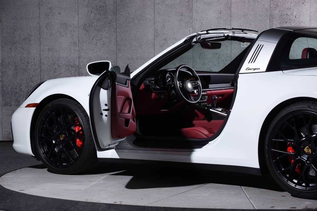2024 Porsche 911 Targa 4 GTS — photo 12