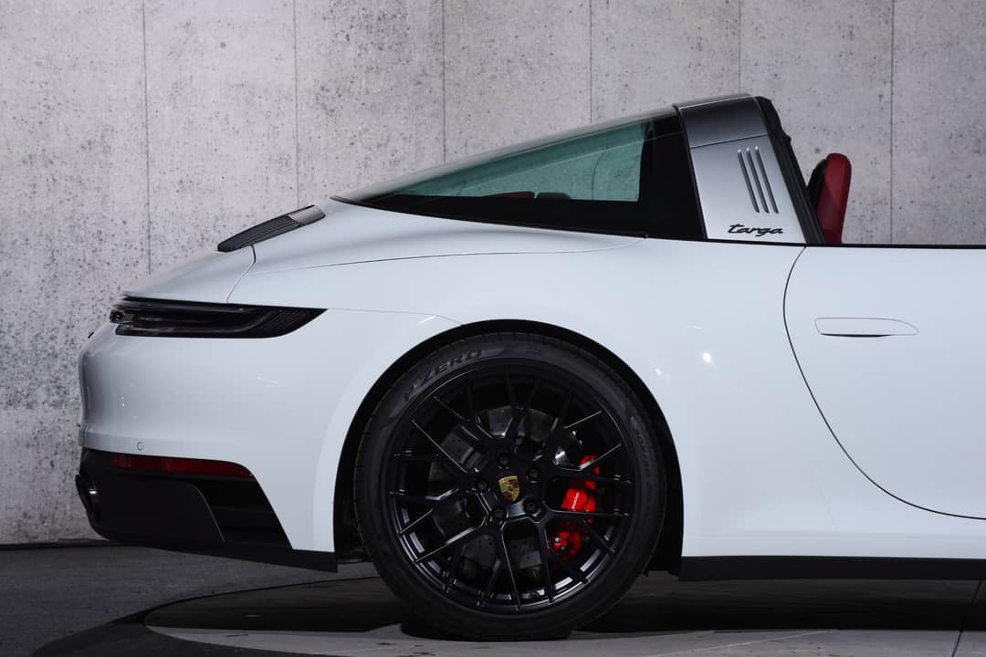 2024 Porsche 911 Targa 4 GTS — photo 33