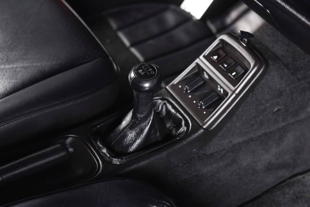 1990 Porsche 911 Carrera 4 — photo 19