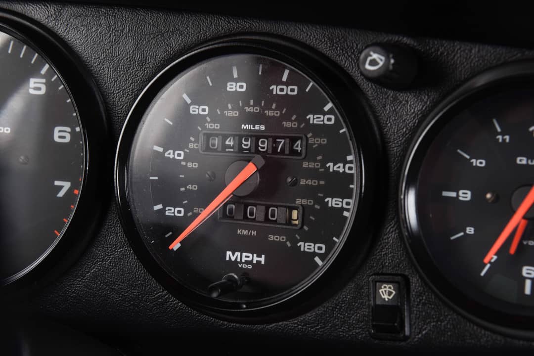1990 Porsche 911 Carrera 4 — photo 21