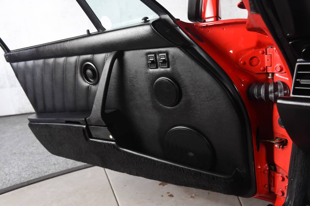 1990 Porsche 911 Carrera 4 — photo 22