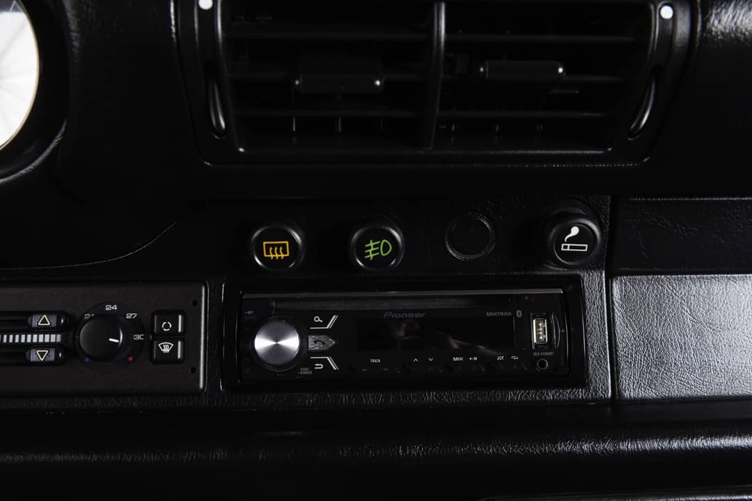1990 Porsche 911 Carrera 4 — photo 25