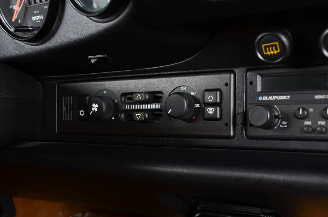 1990 Porsche 911 Carrera 2 Targa — photo 21