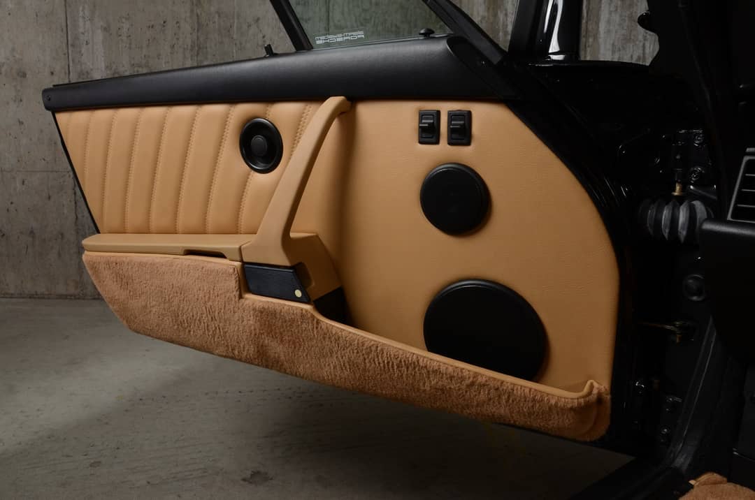 1990 Porsche 911 Carrera 2 Targa — photo 23