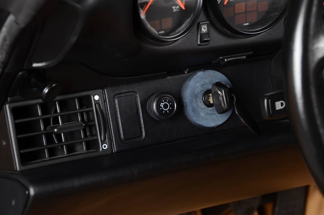 1990 Porsche 911 Carrera 2 Targa — photo 54