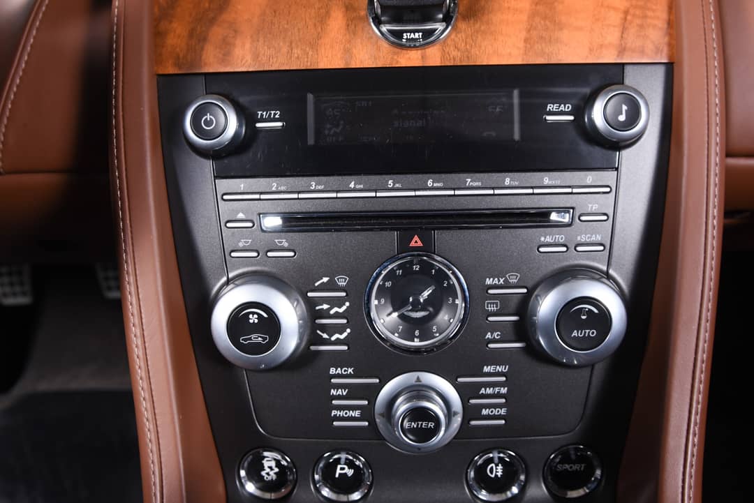 2014 Aston Martin V8 Vantage Roadster — photo 20