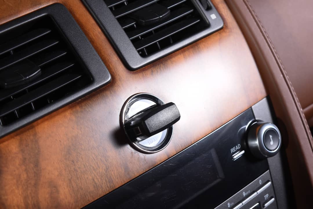 2014 Aston Martin V8 Vantage Roadster — photo 21