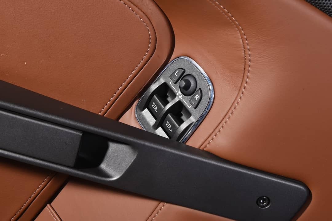 2014 Aston Martin V8 Vantage Roadster — photo 28