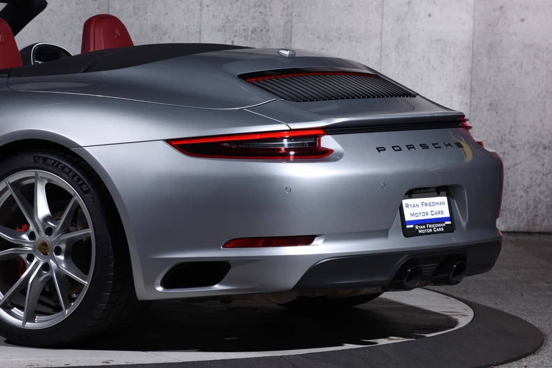 2018 Porsche 911 Carrera GTS — photo 12