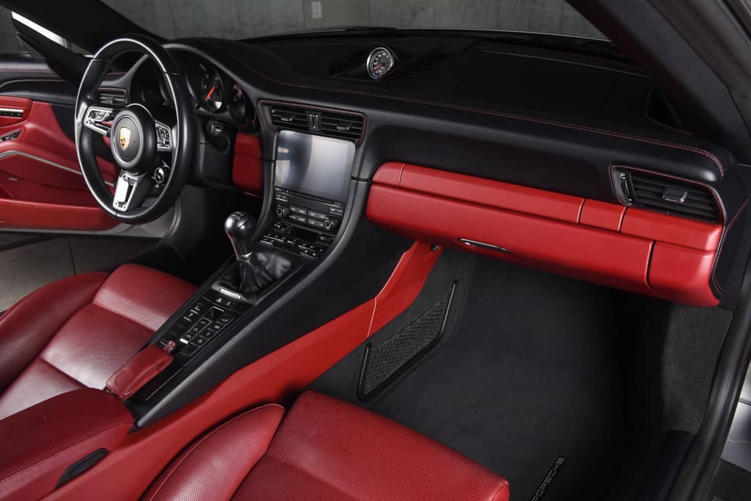 2018 Porsche 911 Carrera GTS — photo 14
