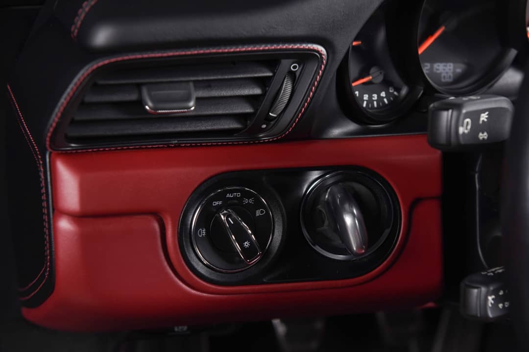 2018 Porsche 911 Carrera GTS — photo 21
