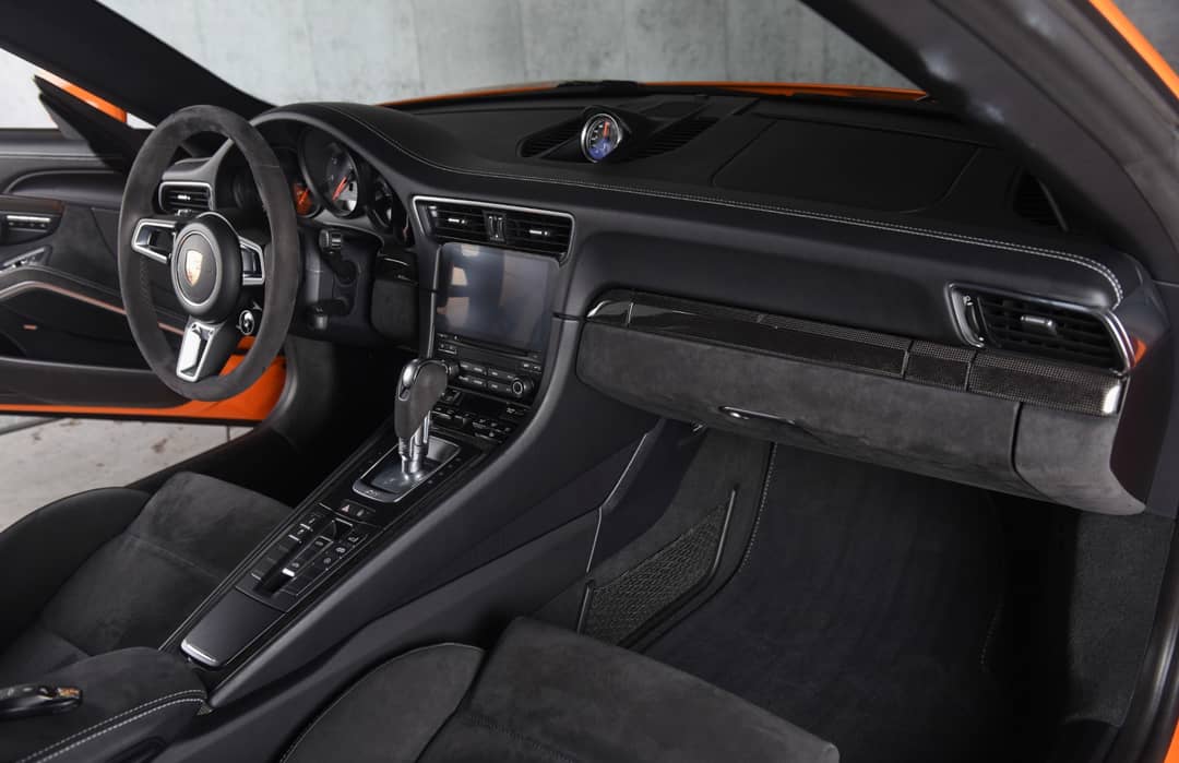 2018 Porsche 911 Targa 4 GTS — photo 16