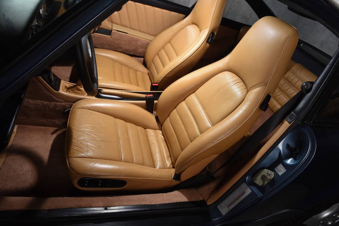 1990 Porsche 911 Carrera 4 — photo 12