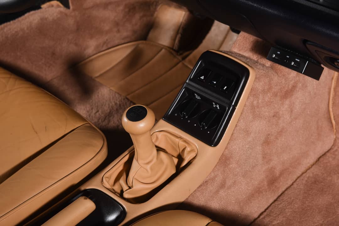 1990 Porsche 911 Carrera 4 — photo 14