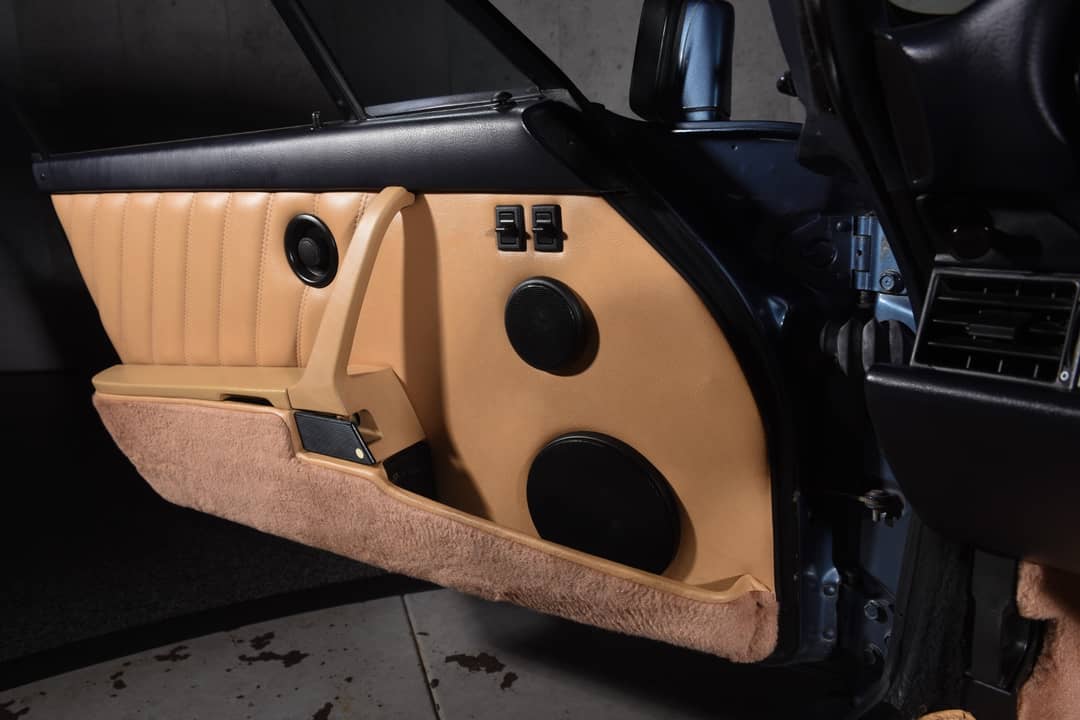 1990 Porsche 911 Carrera 4 — photo 15