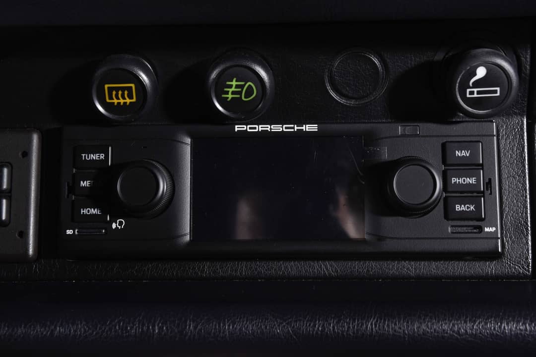 1990 Porsche 911 Carrera 4 — photo 17