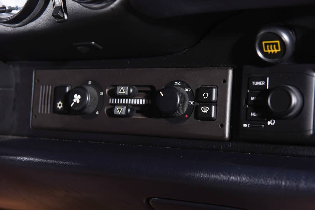 1990 Porsche 911 Carrera 4 — photo 18