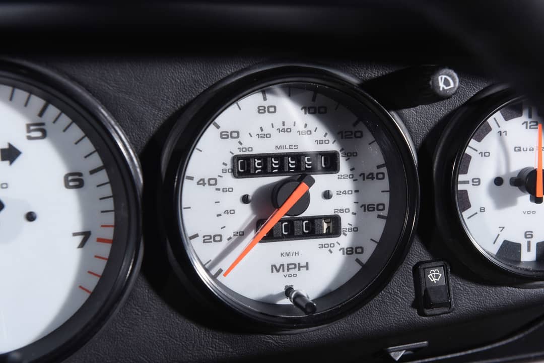 1990 Porsche 911 Carrera 4 — photo 20