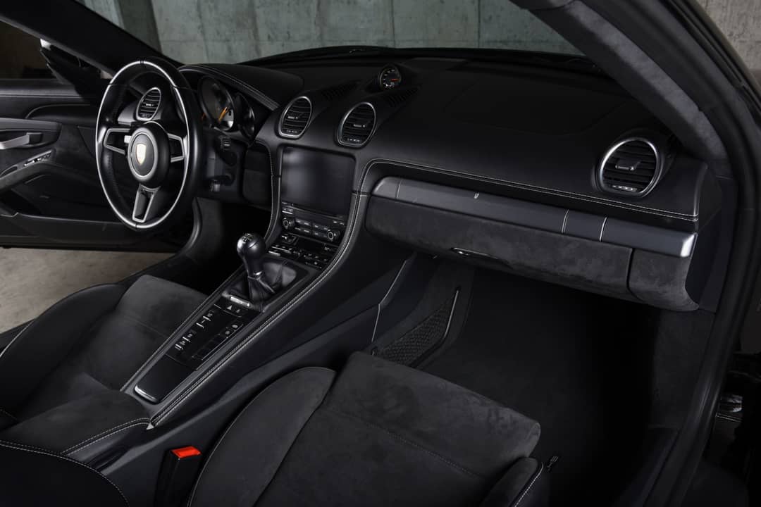 2020 Porsche 718 Cayman GT4 — photo 15