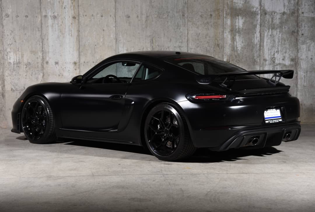 2020 Porsche 718 Cayman GT4 — photo 3