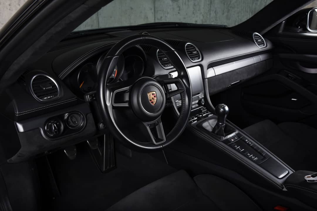 2020 Porsche 718 Cayman GT4 — photo 4