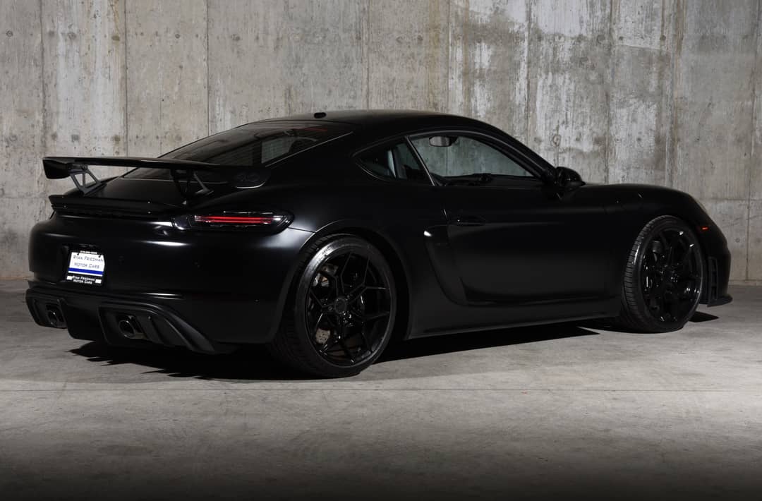 2020 Porsche 718 Cayman GT4 — photo 10