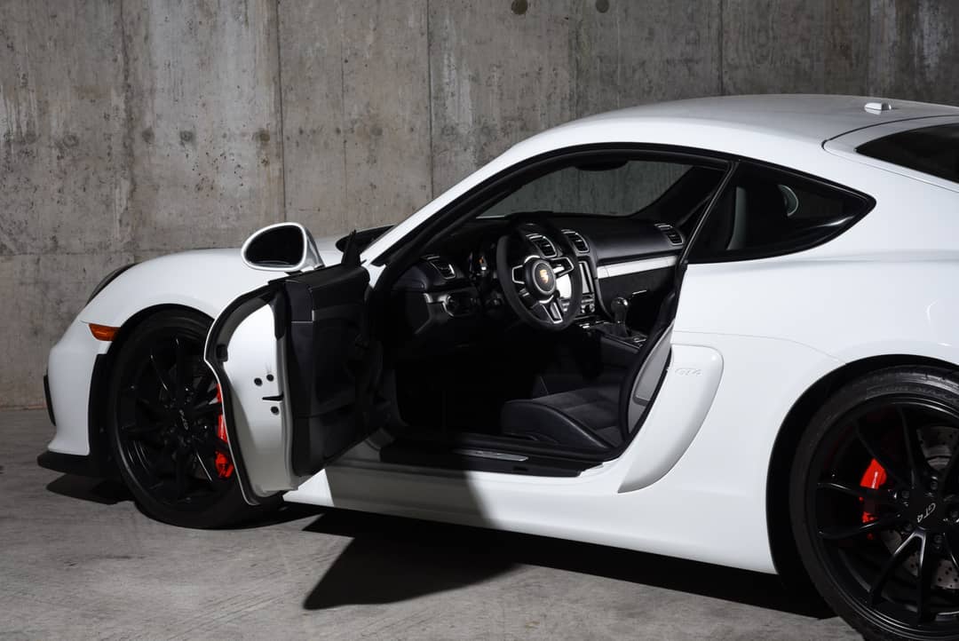 2016 Porsche Cayman GT4 — photo 15