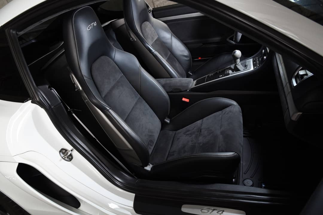 2016 Porsche Cayman GT4 — photo 17