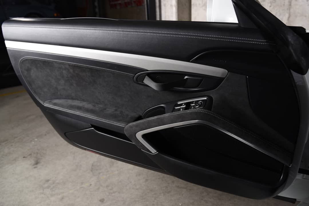2016 Porsche Cayman GT4 — photo 20
