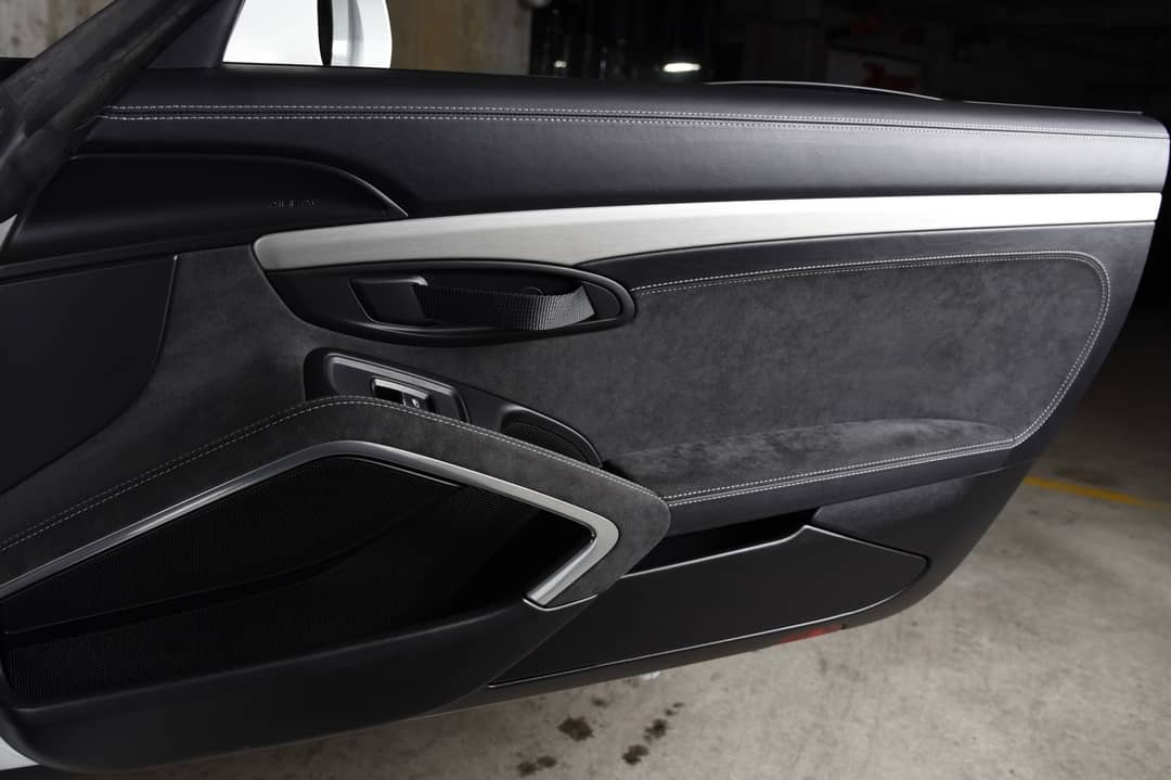 2016 Porsche Cayman GT4 — photo 22