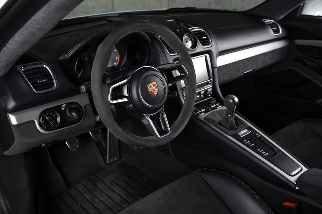 2016 Porsche Cayman GT4 — photo 4