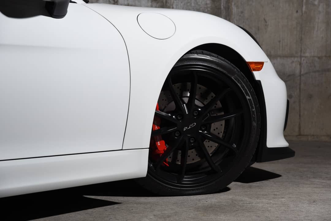 2016 Porsche Cayman GT4 — photo 32