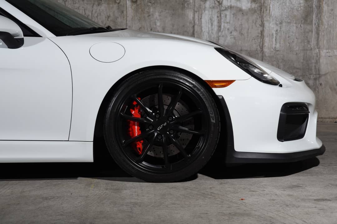 2016 Porsche Cayman GT4 — photo 33