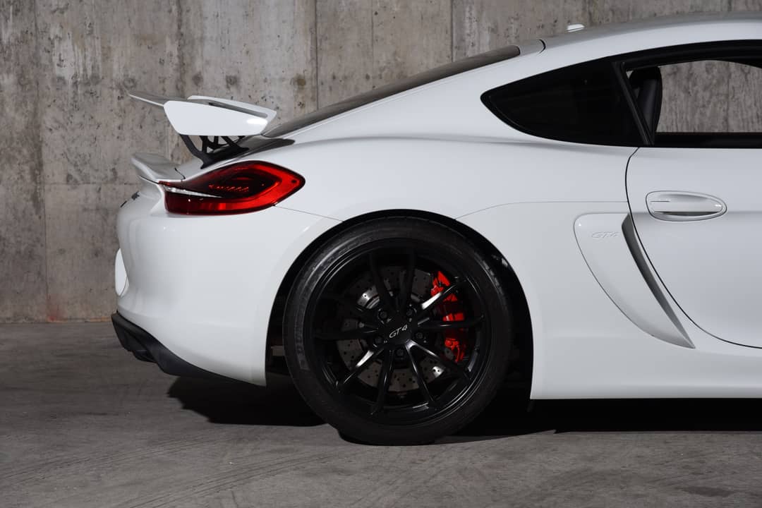 2016 Porsche Cayman GT4 — photo 35