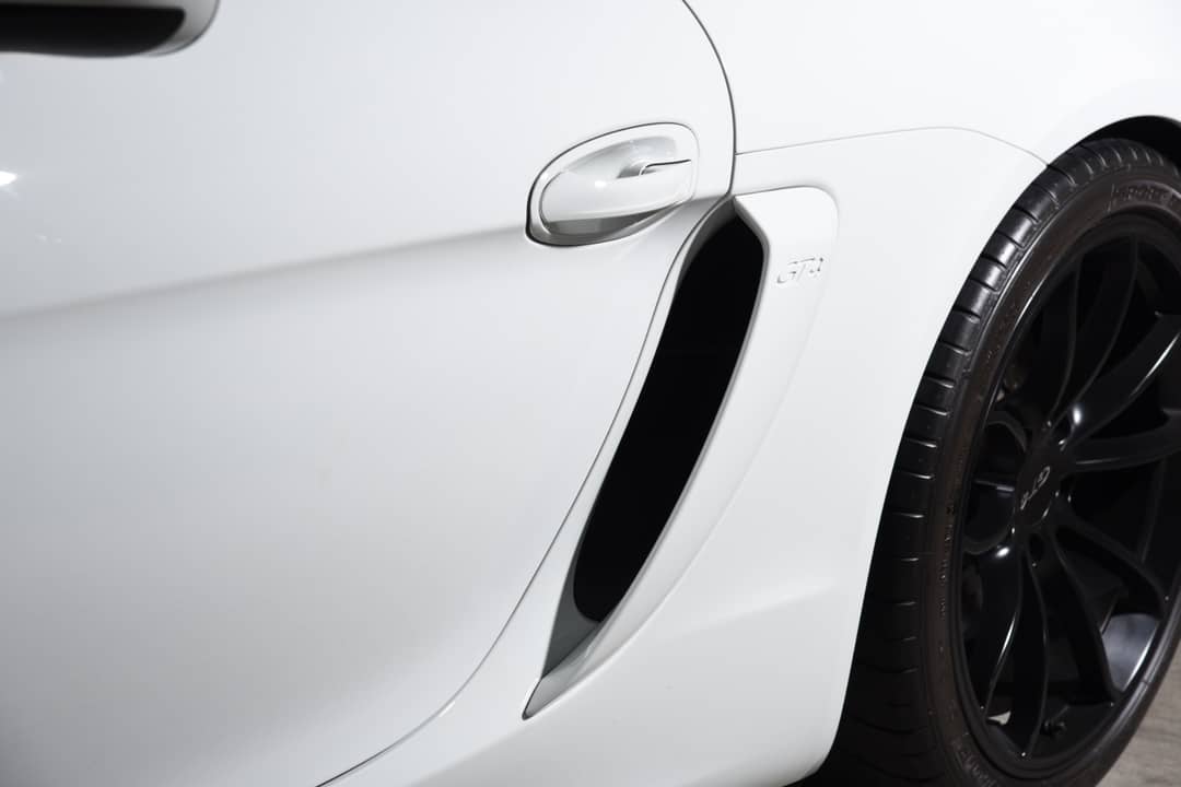2016 Porsche Cayman GT4 — photo 37