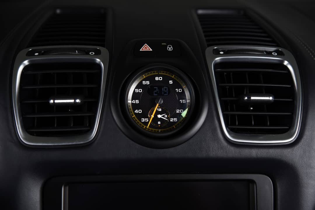 2016 Porsche Cayman GT4 — photo 7