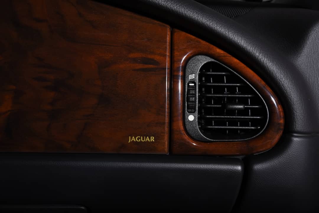 1999 Jaguar XK-Series XK8 — photo 22