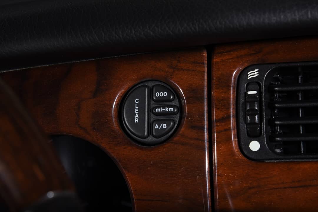 1999 Jaguar XK-Series XK8 — photo 23