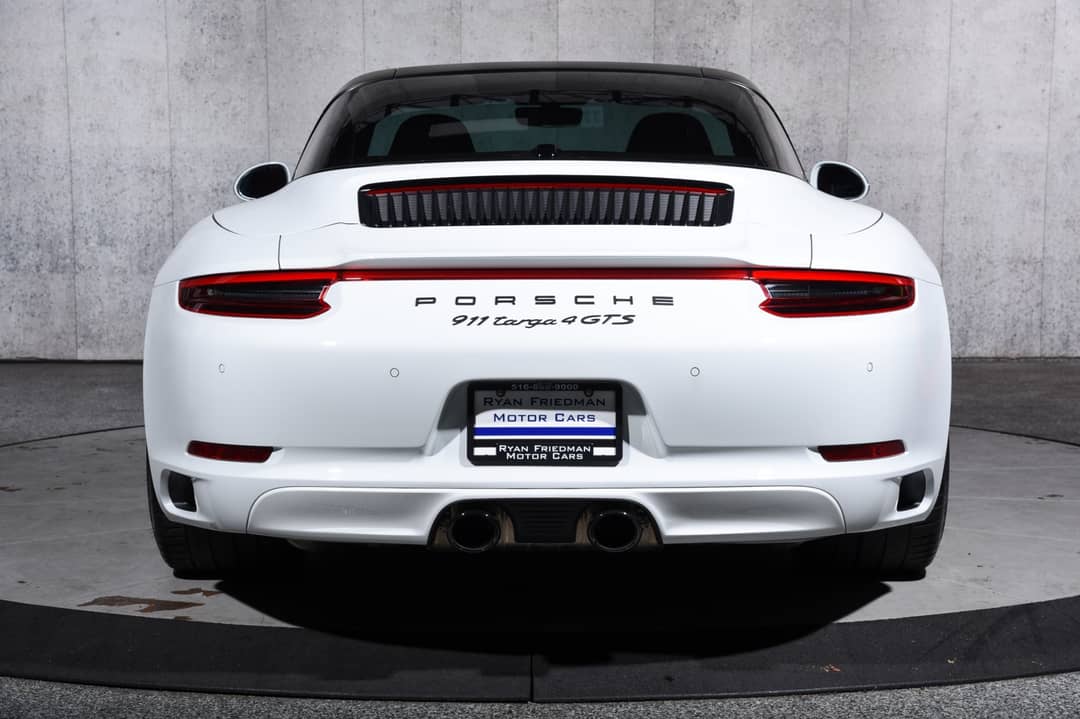2019 Porsche 911 Targa 4 GTS — photo 13