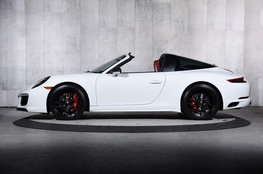 2019 Porsche 911 Targa 4 GTS — photo 17