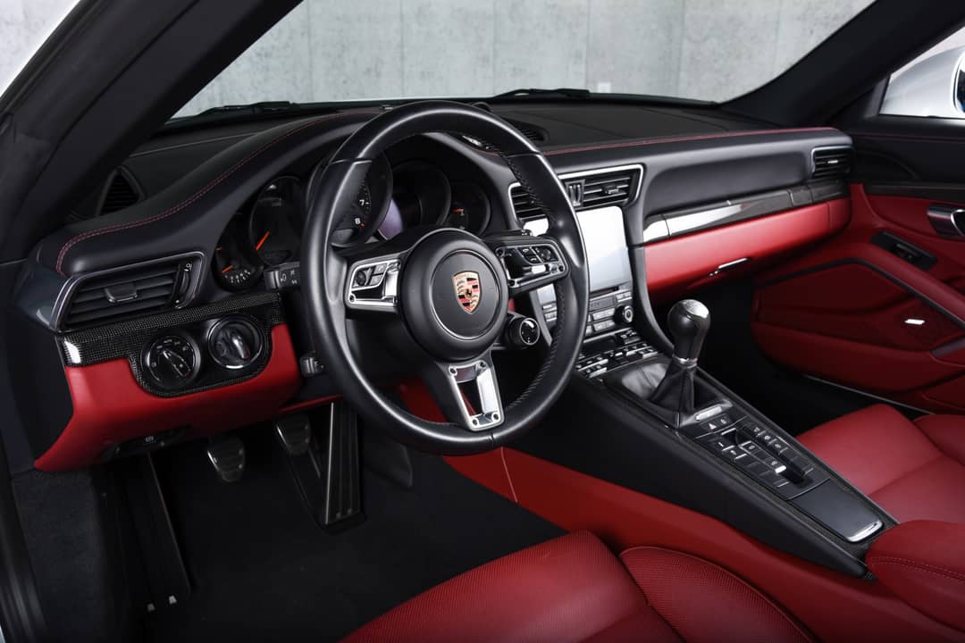 2019 Porsche 911 Targa 4 GTS — photo 4
