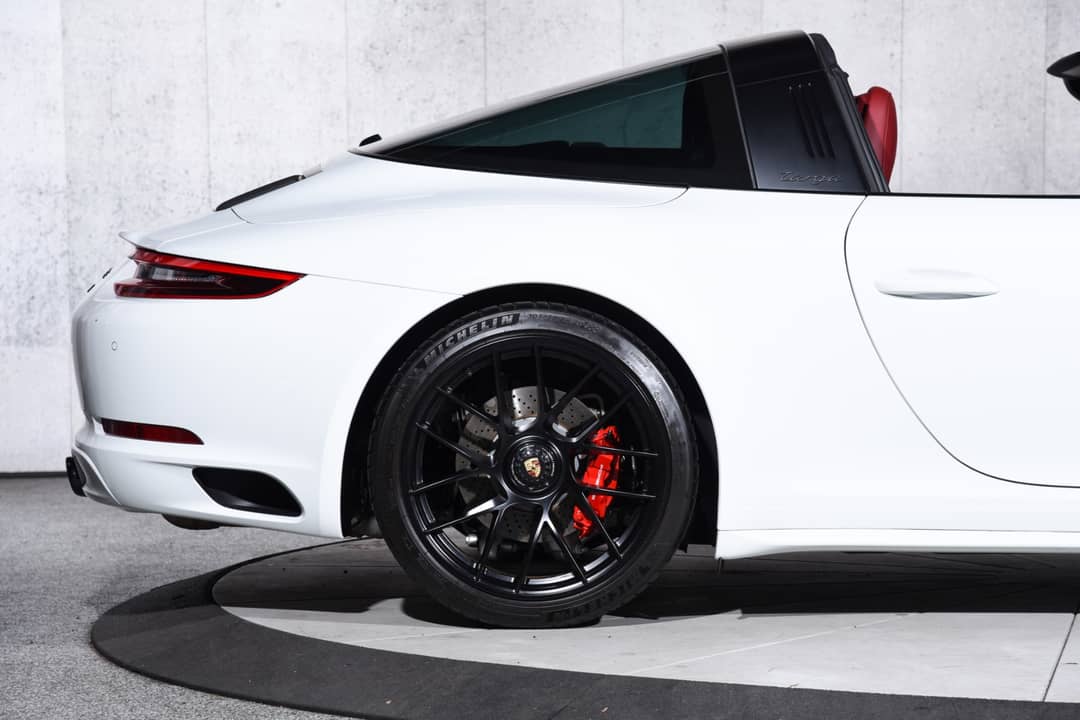 2019 Porsche 911 Targa 4 GTS — photo 40