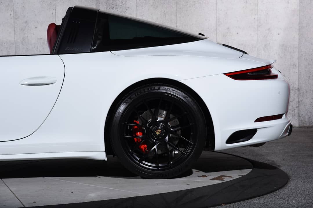 2019 Porsche 911 Targa 4 GTS — photo 41