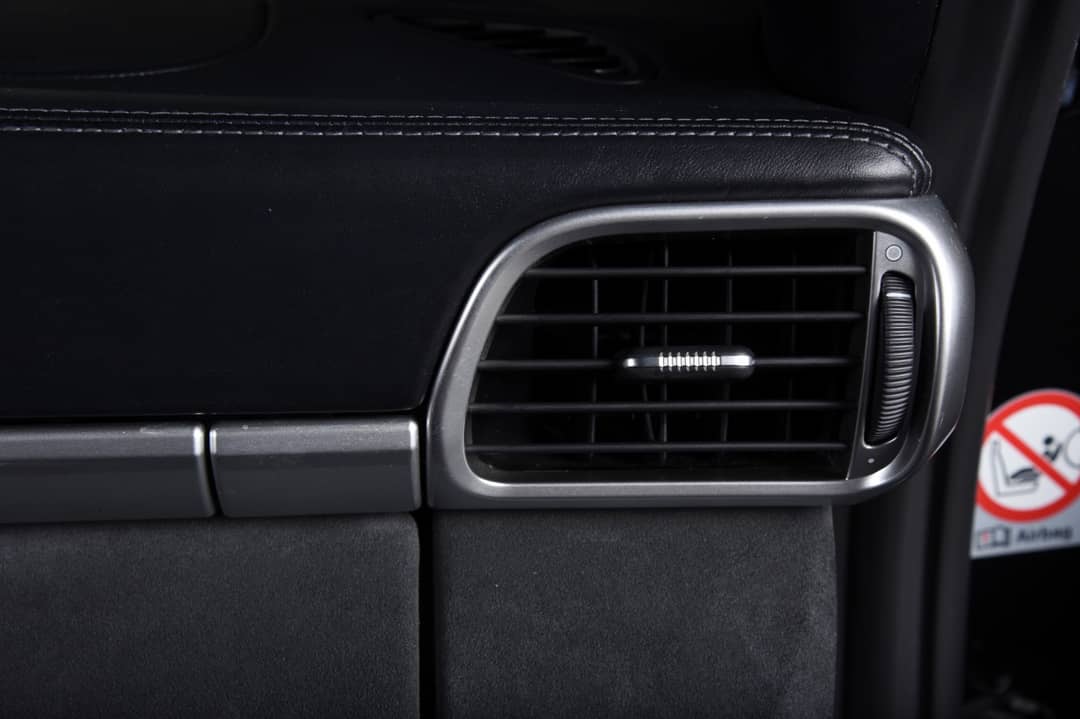 2012 Porsche 911 Carrera 4 GTS — photo 18