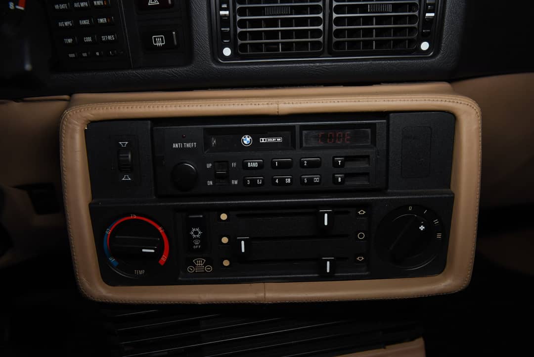 1988 BMW M5 — photo 32