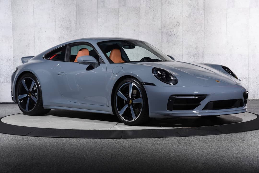 2024 Porsche 911 Carrera 4S — photo 2