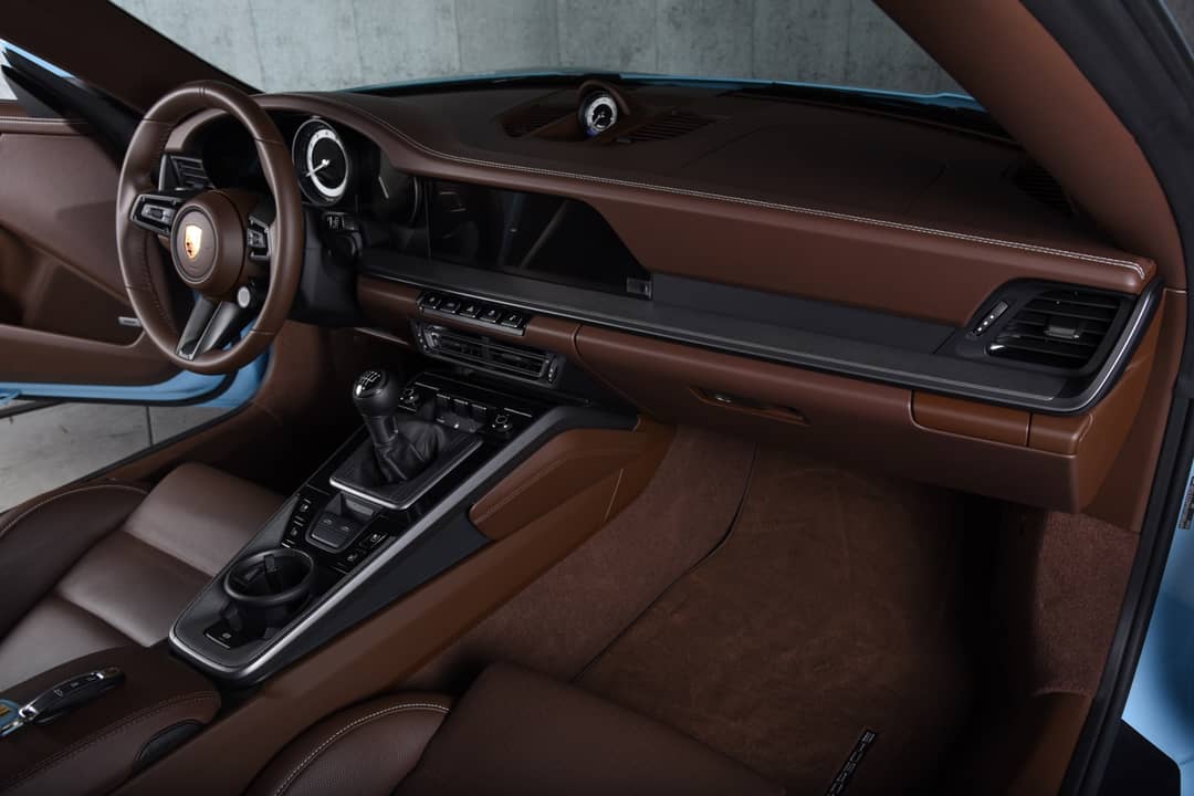 2022 Porsche 911 Targa 4S — photo 16