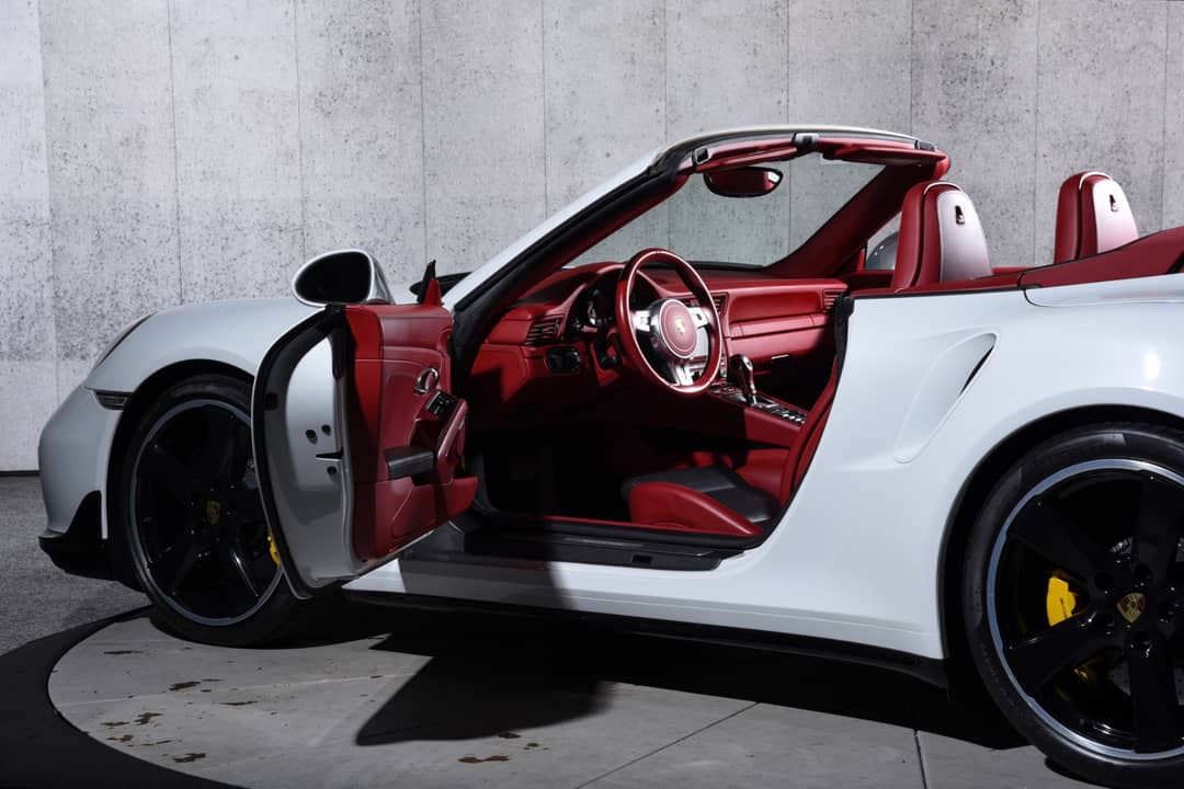 2016 Porsche 911 Turbo S — photo 16