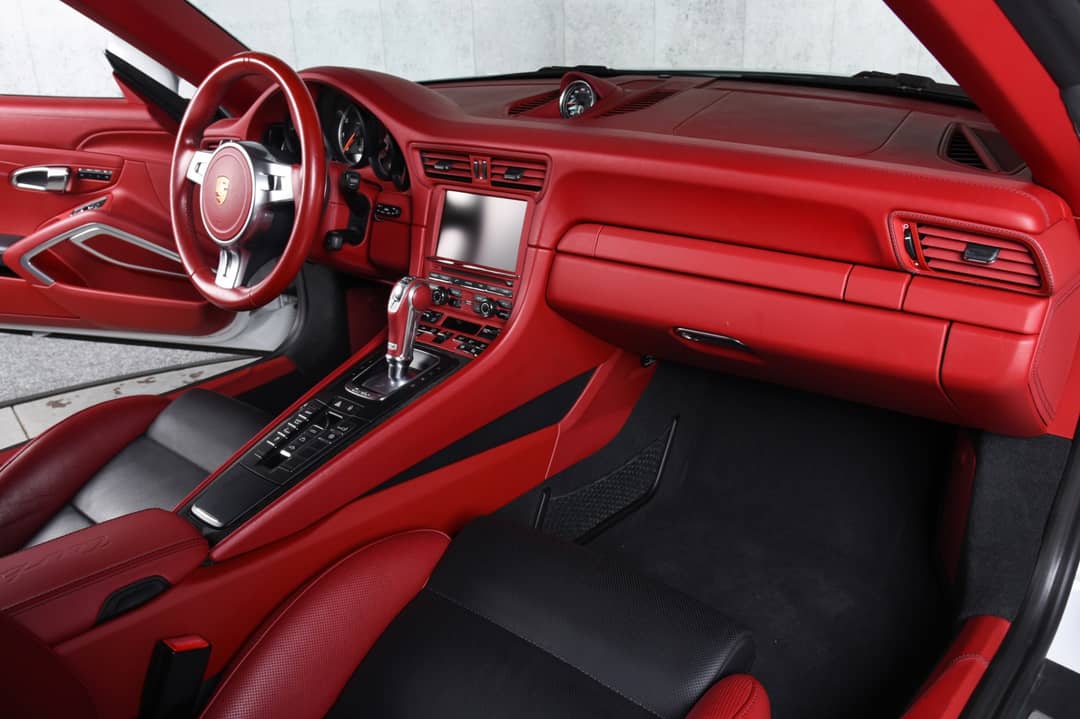 2016 Porsche 911 Turbo S — photo 17