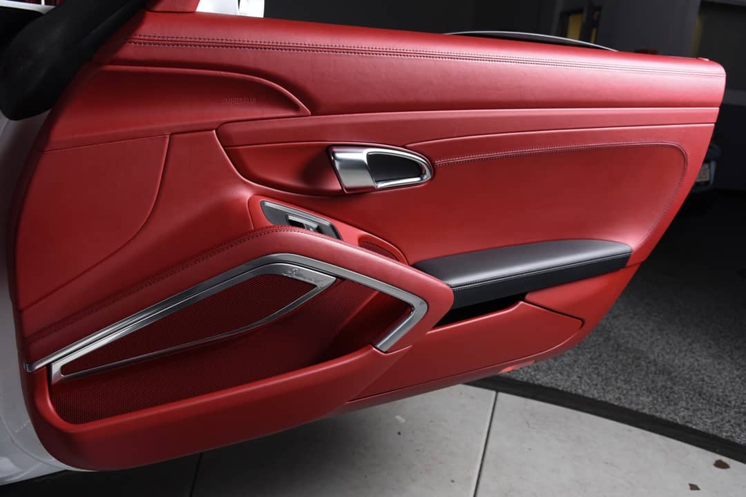 2016 Porsche 911 Turbo S — photo 25